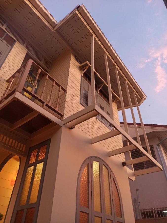 Priya Boutique House Bed & Breakfast Bangkok Luaran gambar